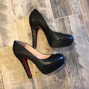 Betsy Johnson platform 5” w/ lace up heel detail